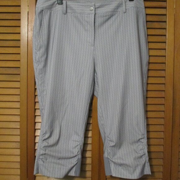 Cutter & Buck Annika capris great for golf, light gray & white like new size 12 - Picture 1 of 12